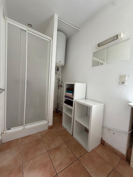Salle d’eau privative avec douche, maison au Mans