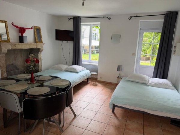 Espace de vie et couchages de la maison, à 5 min du Mans